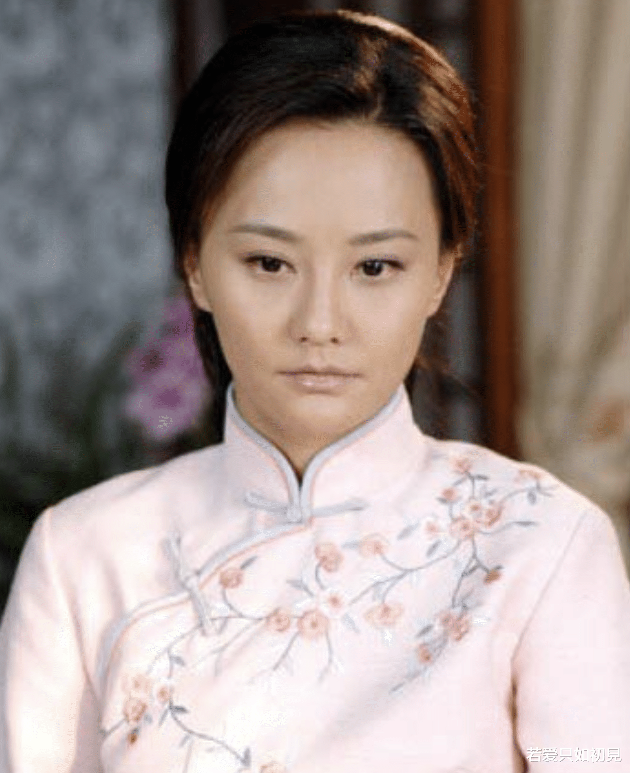 李依晓|五官凑在一起，越看越丧！“自带苦相”的10位女星