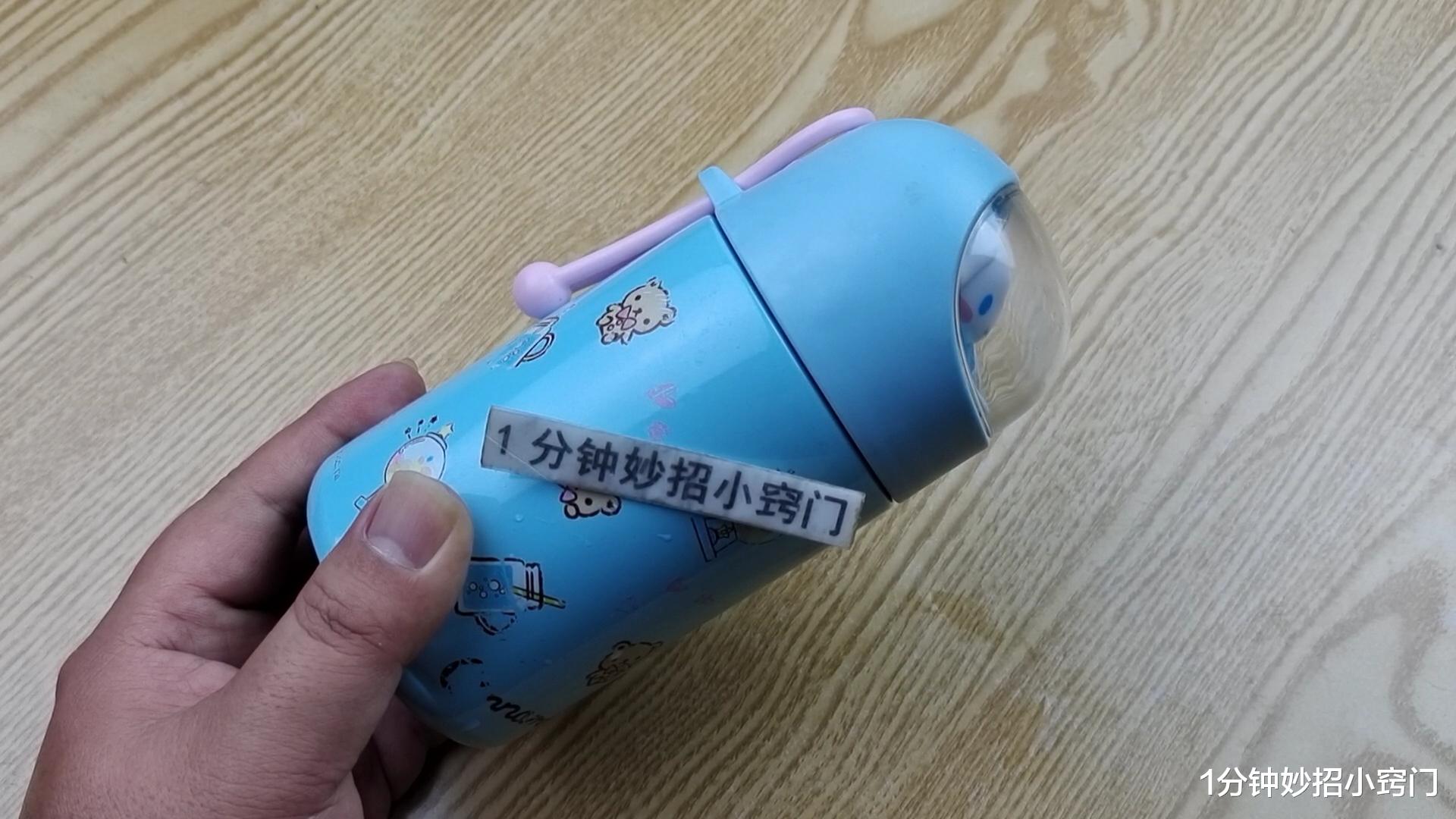 不管保温杯多深多不好洗,教您一招,不用洗涤剂,细菌茶垢全搞定