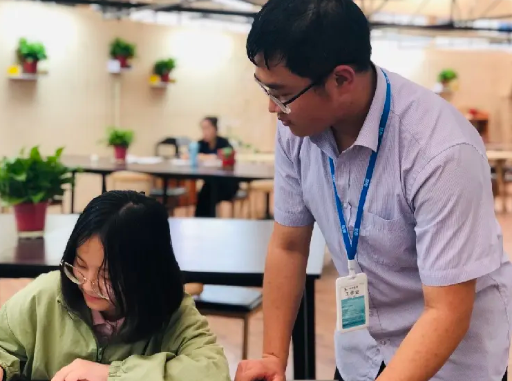 应届生|“大学四年花了15万，如今月薪却只有3000”，农村家长倍感心酸