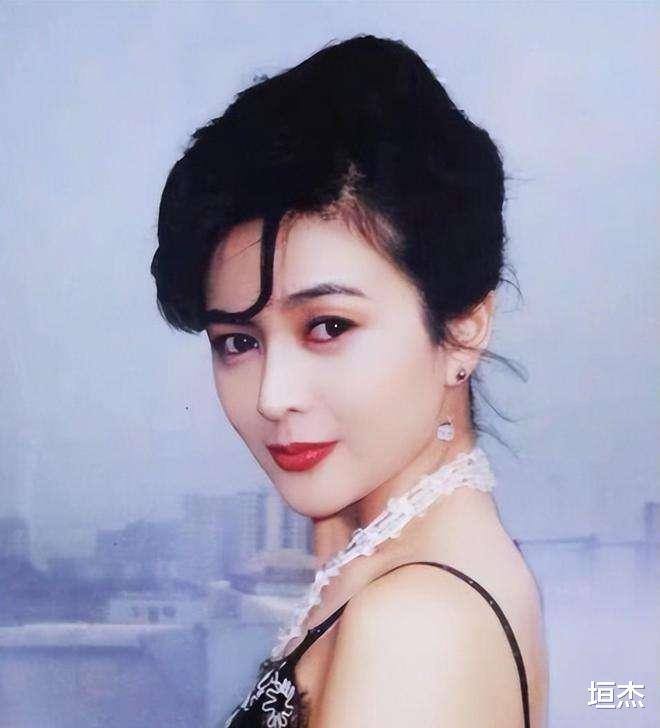 张曼玉|年轻时貌美如花，老了成“面目全非”，这12位老牌女神太可惜了