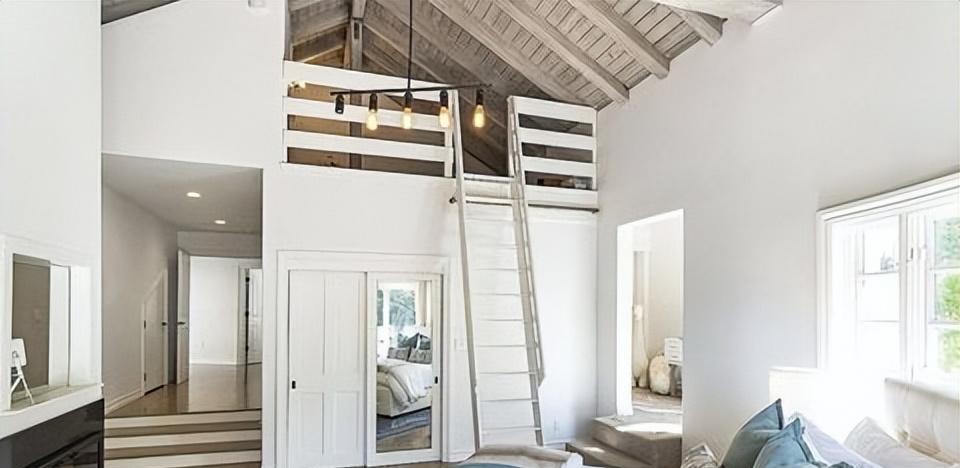 关晓彤|纯白挑高大厅！赛琳娜490万美金私人奢华豪宅曝光