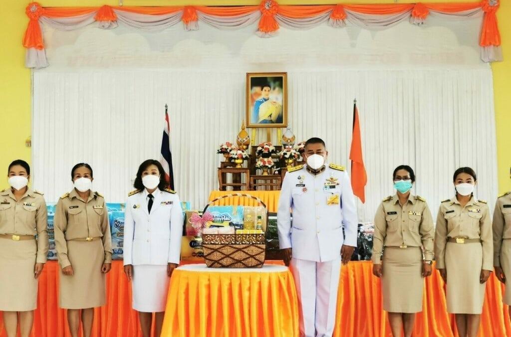 泰国公主诞辰之际 国王王后御赐物资