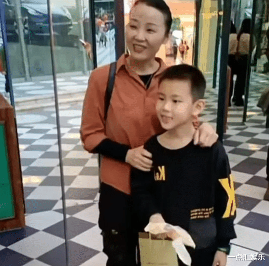 孙悦|孙海洋背妻儿，孙卓羡慕不已，孙悦文案有内涵