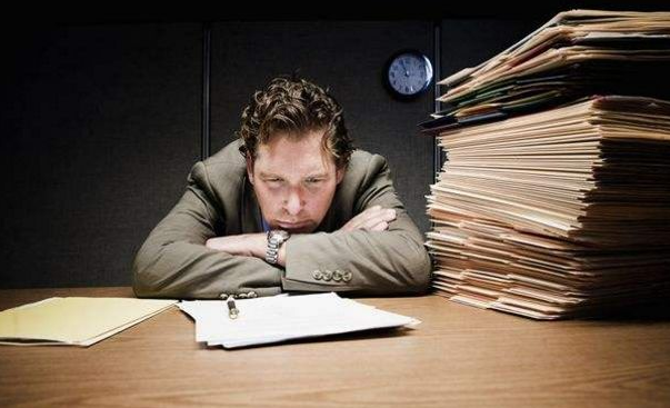 小姐姐|老板要求你提高公司运营效率，但是，你却要求大家加班