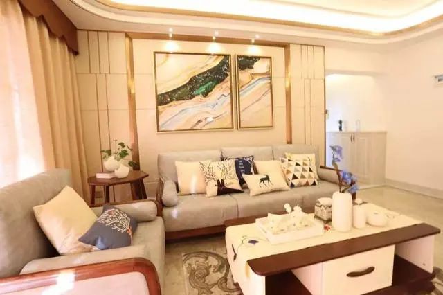 这是老公用30万装修的新房，客厅太美了，沙发特别不一样