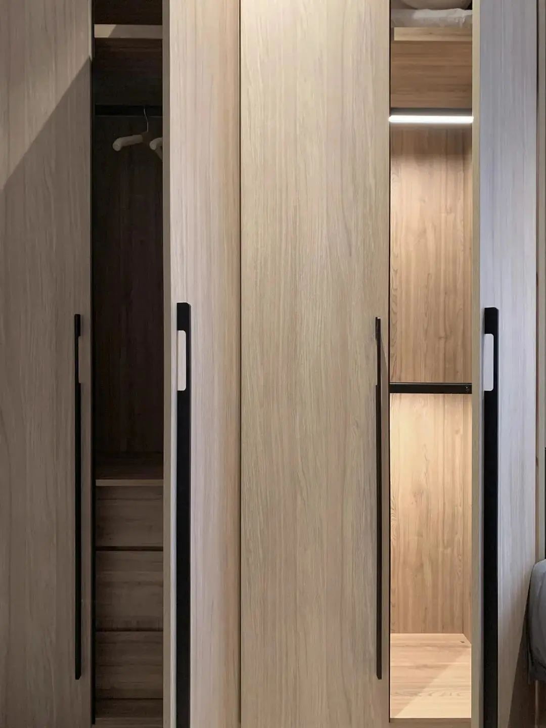 101㎡现代简约风,原木色搭配黑白灰!