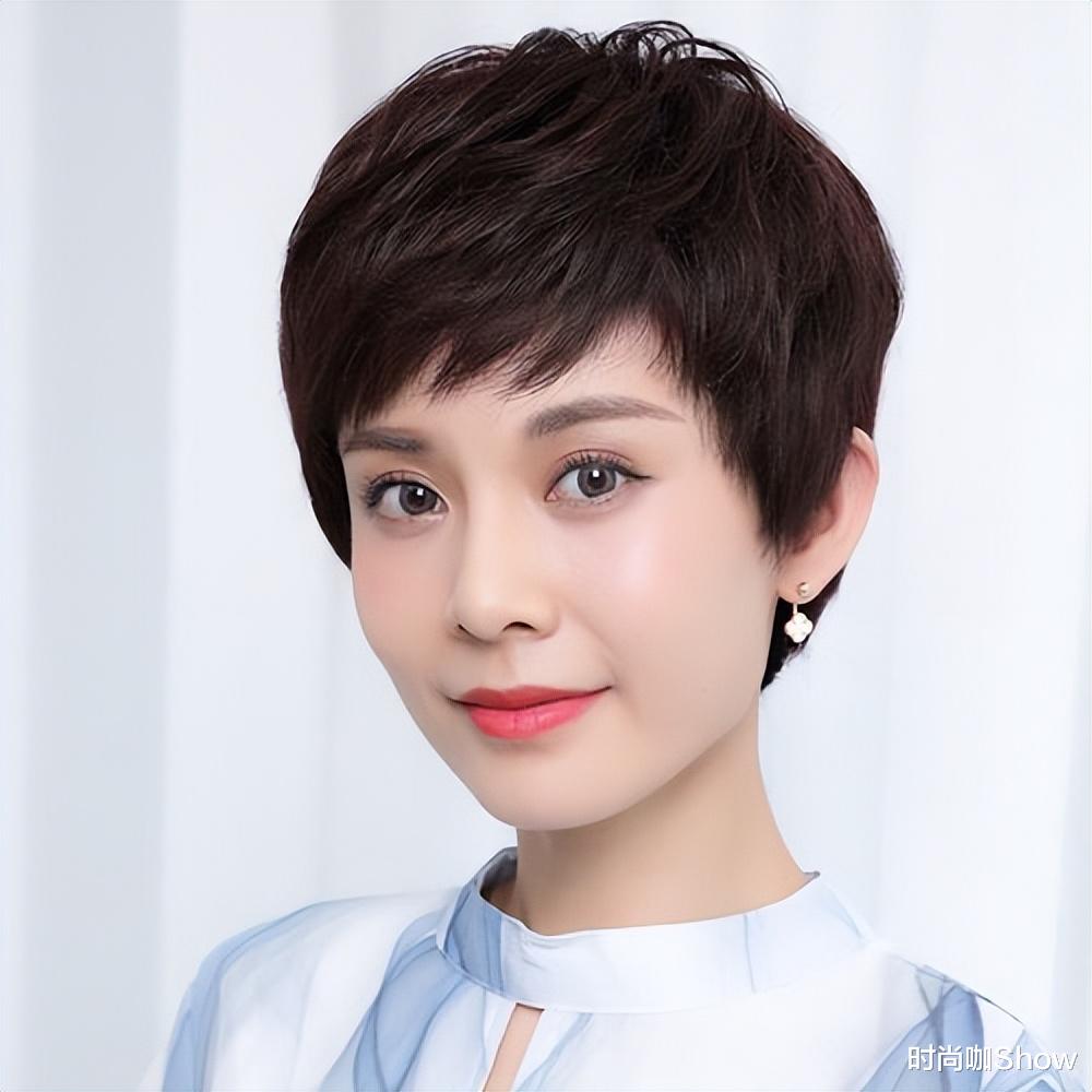 发型 四五十岁的女人，如何更显年轻气质？关键看这3点