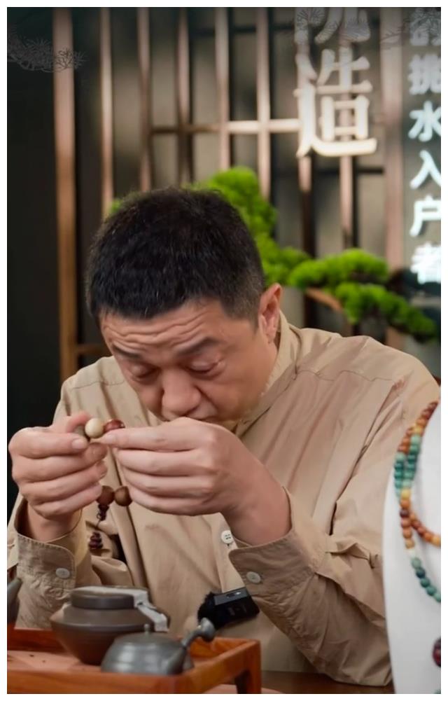 卡戴珊|李亚鹏谈嫣然基金罕见落泪，哽咽承认离开王菲后没那么多人关注了