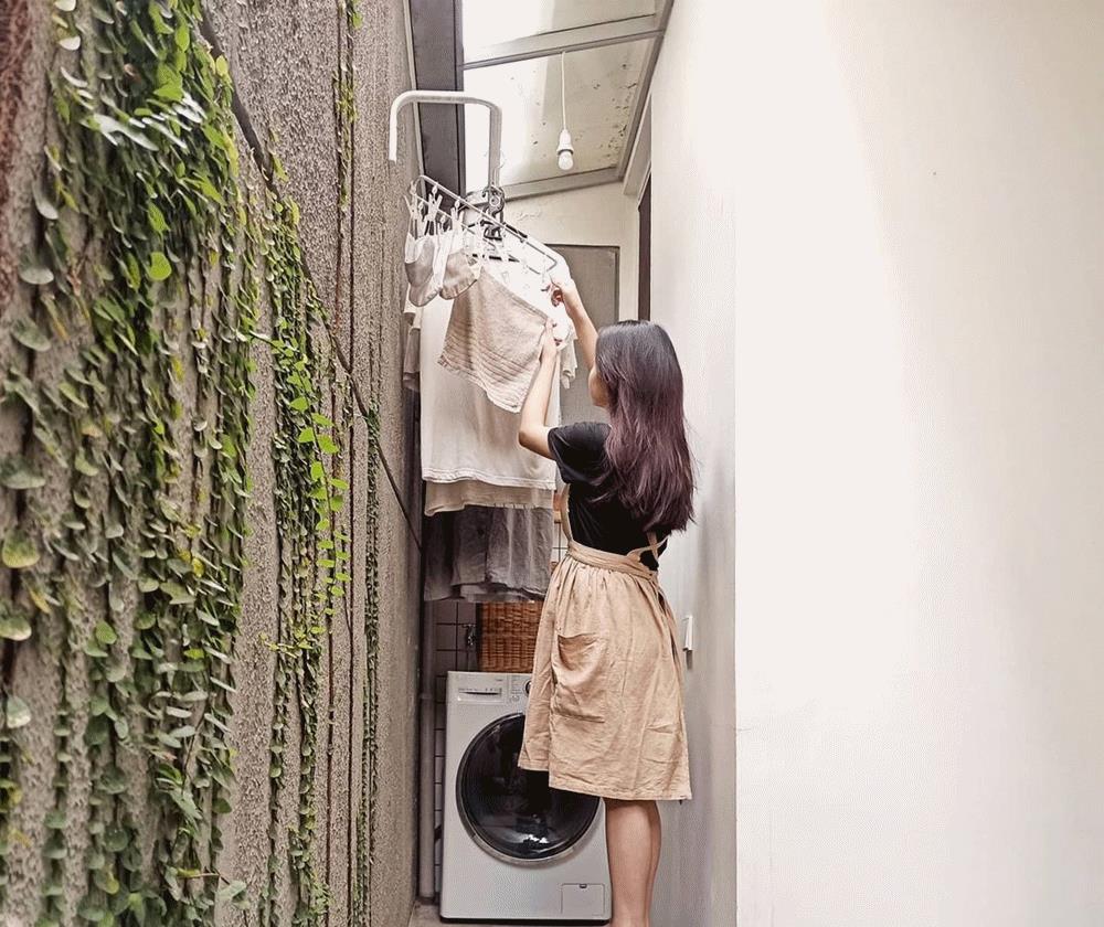 109㎡“过渡房”,上下2层小复式,院子里洗衣晾晒,日子过得惬意