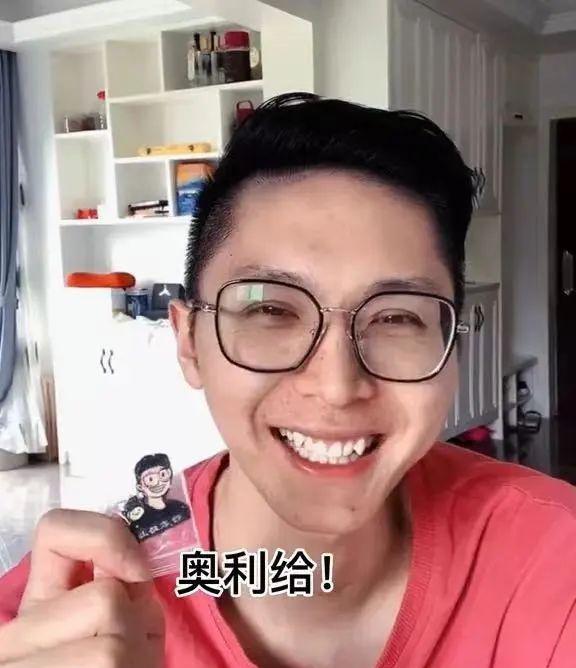 椒江90后的年轻人,在后座睡着了,醒来的时候,已经躺在了医院里