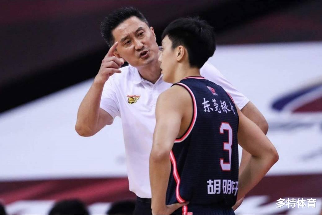 胡明轩|宏远又伤一人！胡明轩意外拉伤一瘸一拐离场，任骏飞或赛季报销