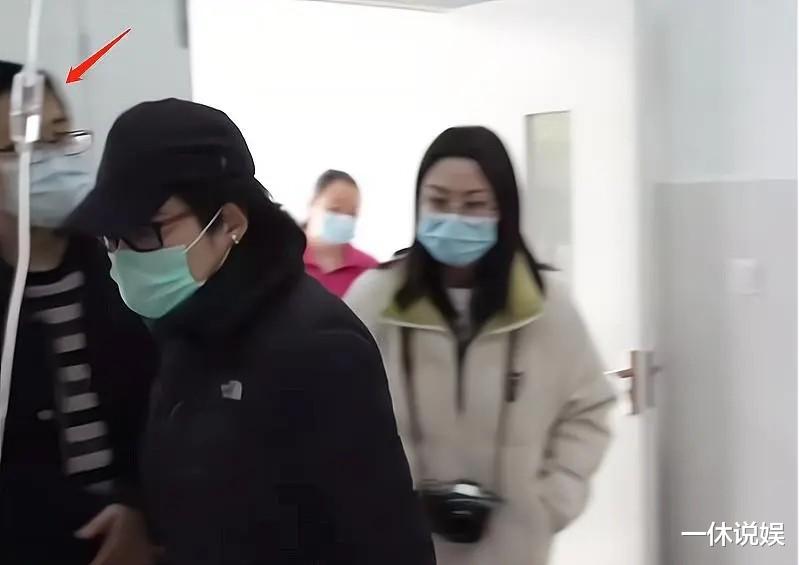 袁立|49岁袁立现身医院，身材发福老了很多，脸上出现白斑状态让人担忧