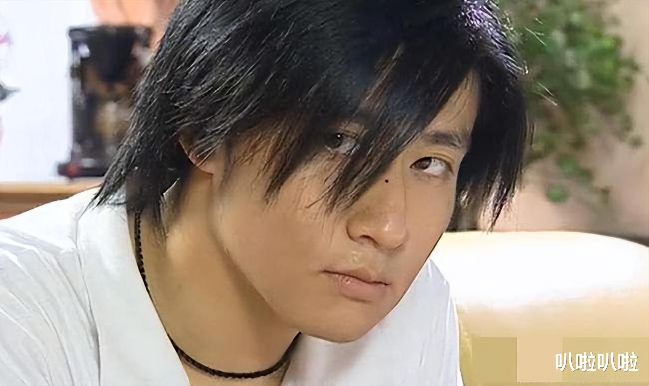 红苹果乐园|19年后再看《红苹果乐园》,男演员颜值全员崩盘,女演员个个坚挺