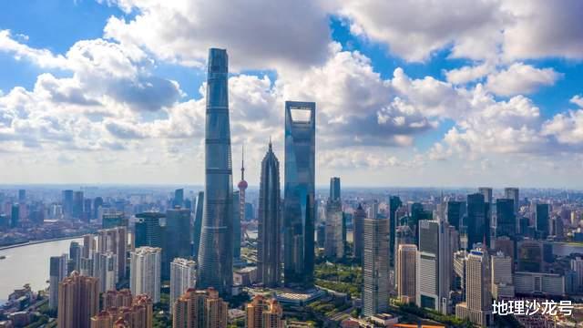 为什么从低纬度到高纬度地区,云层的“云底”高度不断地降低?
