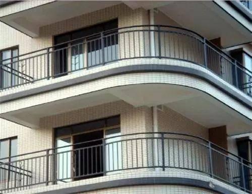 老公突发奇想把阳台改成淋浴房,有点乐趣,物业知道后上门了!