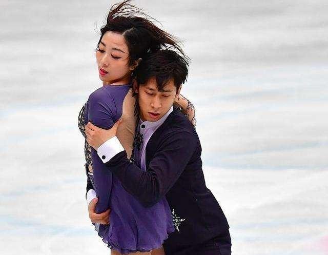 |晚上8点！隋文静晒汉服照真漂亮，韩聪哥拍摄冻坏了双手！