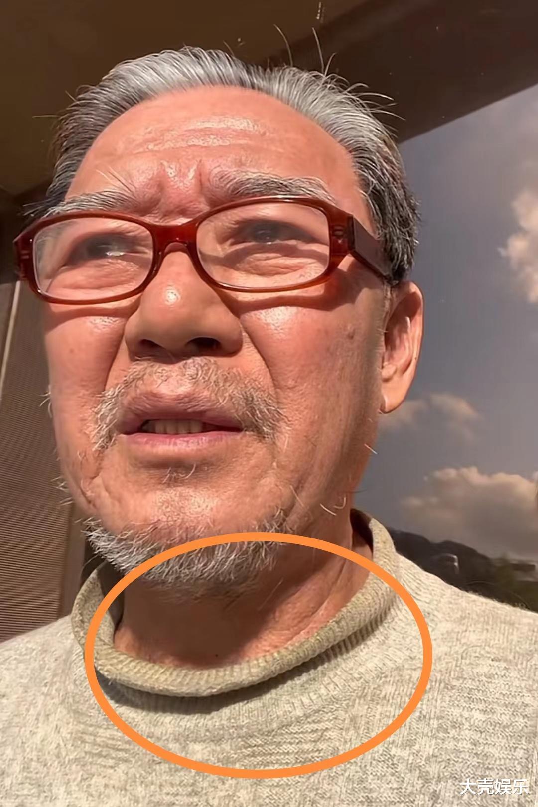 李立群|李立群晒日常生活，胡子拉碴不修边幅，网友们调侃：衣领都包浆了