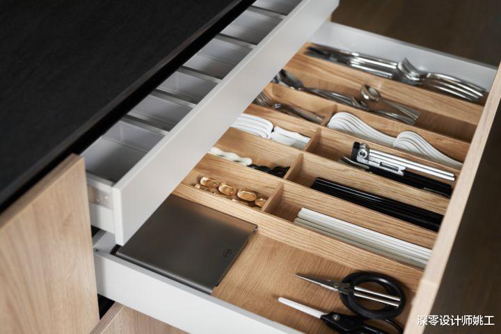 总结厨房的4处收纳技巧,吊柜部分开放,台面置物架等,干货满满