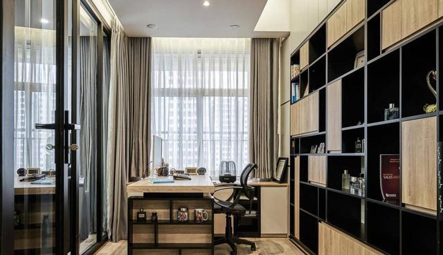 大横厅虽然采光好空间大,倒不如沙发不靠墙,还能增加个玻璃书房