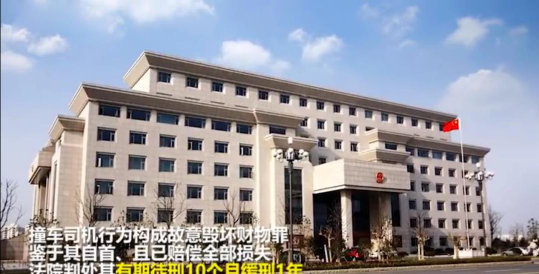 车位被占男子用叉车丢入河中,已被控制,网友:干了我不敢干的事