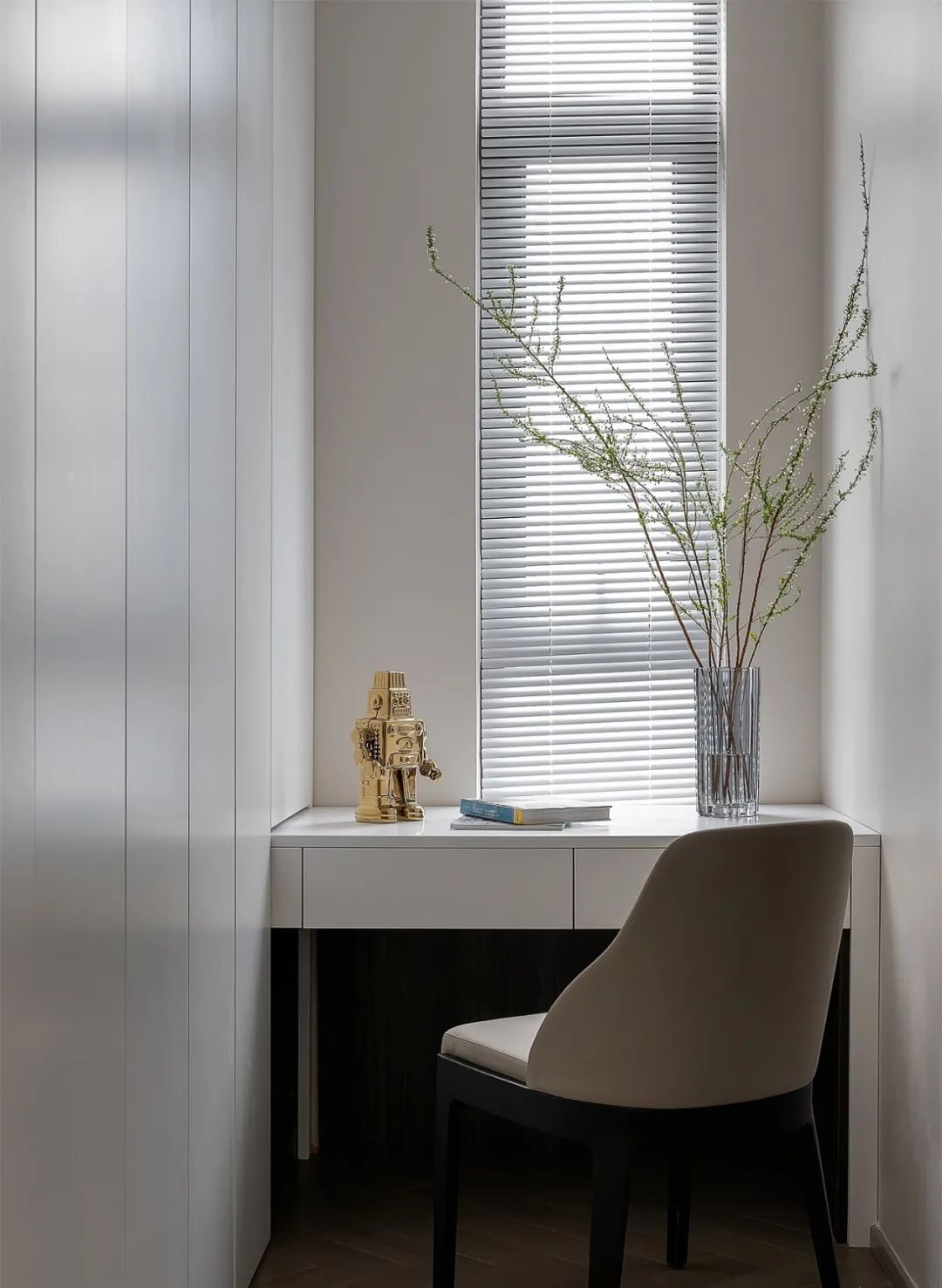 140m2极简原木小三居:超大+超通透的空间感,储物简约全都要!