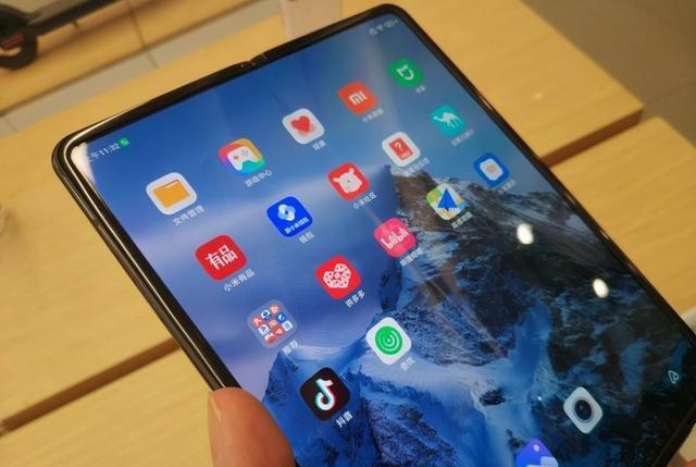 小米科技|小米再出“王炸”:折叠屏+210万像素,定价高达8999元!