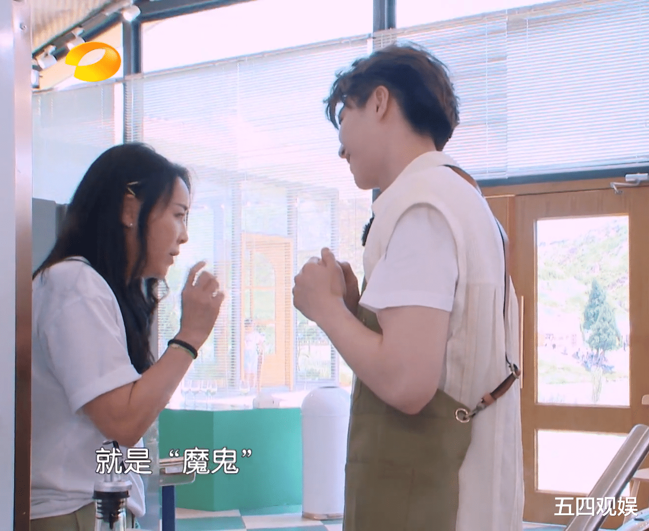 那英|那英录制《中餐厅》,公然质疑顾客都是群演,黄晓明慌了