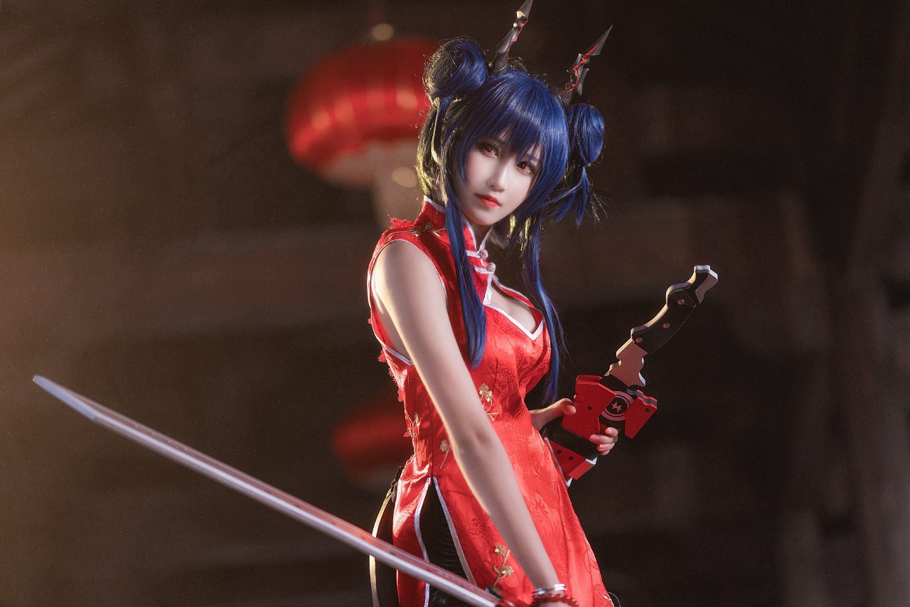 金晨|你见过大红旗袍的绯红女巫cos？