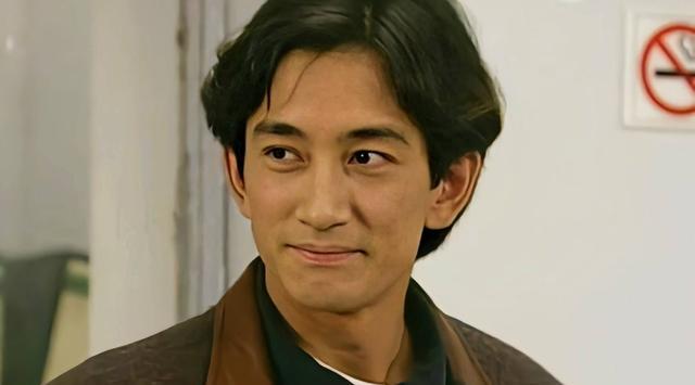 吴启华|最帅张无忌,娶小21岁娇妻败光5亿家产,年过半百跑商演捞金