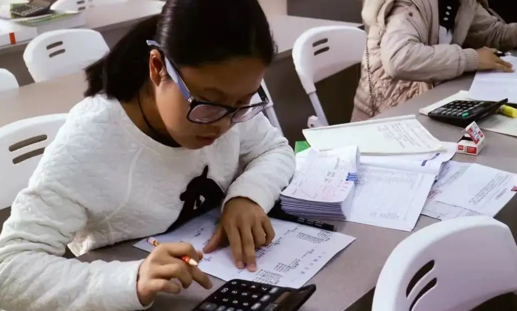 |笑容渐渐凝固,未来婆婆喜欢的儿媳职业,女大学生“呵呵”了