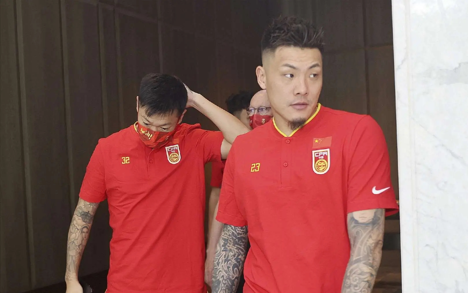 李霄鹏|CCTV5直播，李霄鹏冲击首胜，洛国富复出领衔三叉戟，王大雷首发