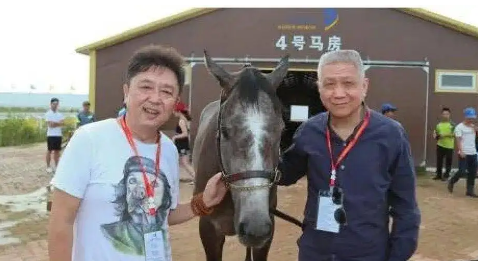 于谦|于谦50岁生日，郭德纲从新西兰花100万买了匹“汗血宝马”送给他