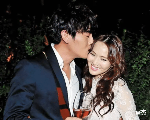 小姐姐|人前贵公子,人后软饭男?这10位中年男星,个个“靠女人上位”