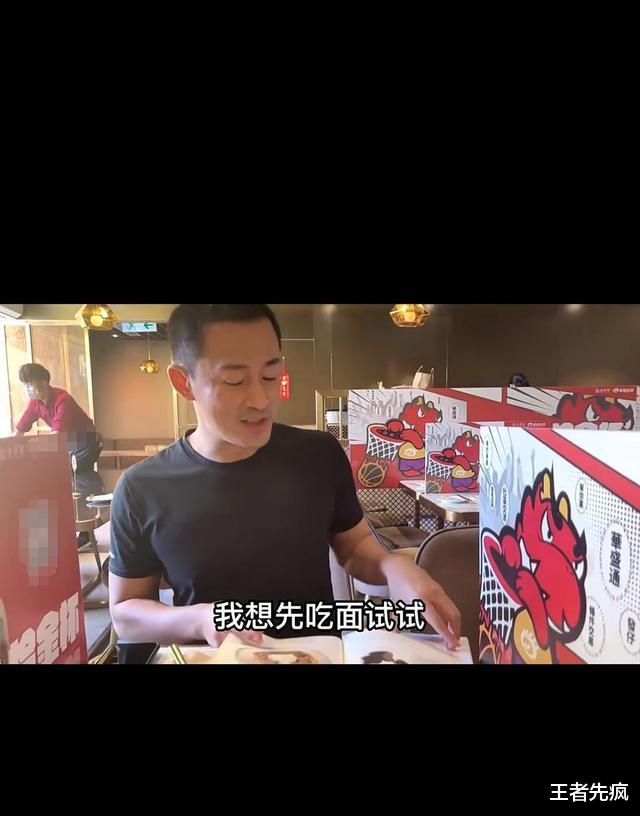 林峰|林峰和张馨月一起爬山，状态有点像大叔，张馨月撒娇让老公拌面