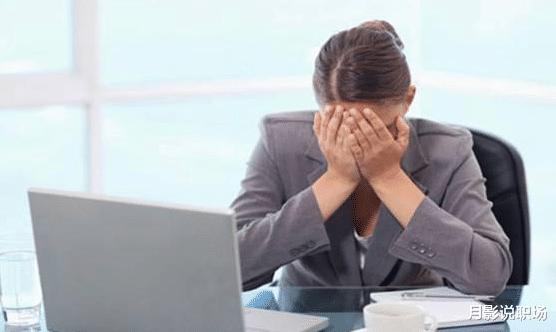 职场故事|女子因工资太高能力太强，被老板无情辞退，职场生存这4点要谨记