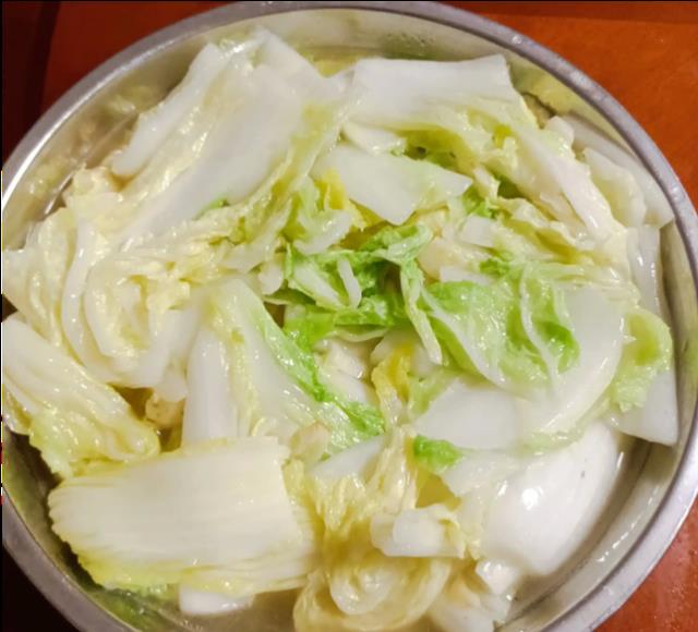 女朋友过生日,22岁广西小伙亲自下厨做5道菜,网友们却不乐意了
