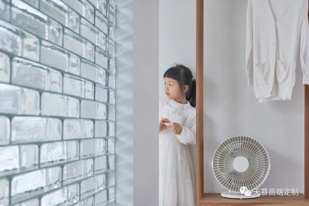 190㎡极简设计，五口之家舒适生活的安乐窝