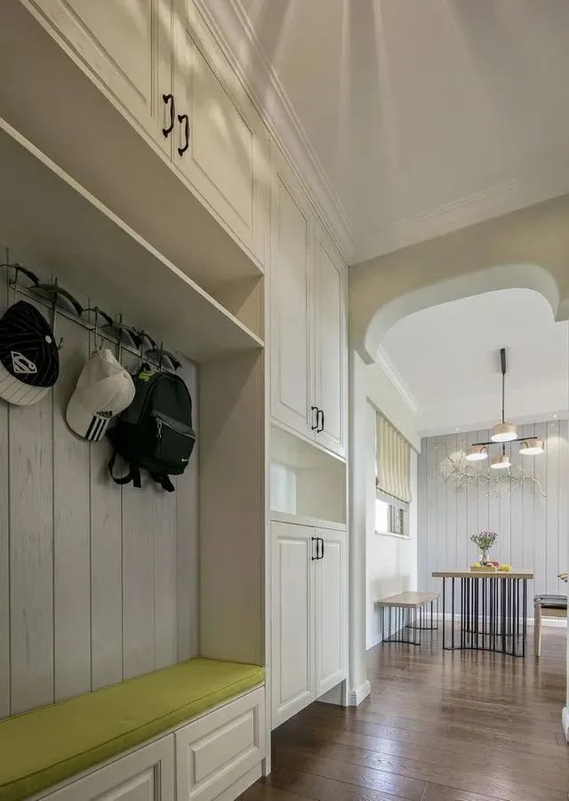 入户玄关这样设计,朋友被这1㎡惊艳到了,要跟着装