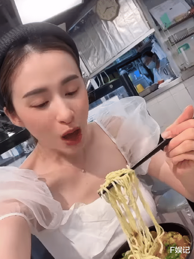 沈卓盈|前TVB艺人沈卓盈与老公撇下儿子谈恋爱 夫妻俩胃口大开吃个不停