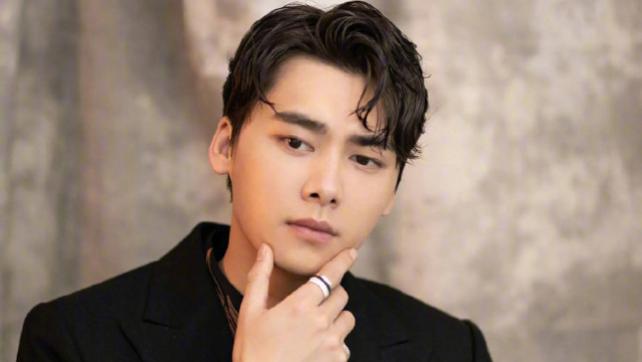 李易峰|李易峰替身发声，曝拍戏途中被电击险丧命，助理耍大牌不让共用化妆室