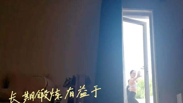 郑恺|苗苗晒女儿正脸,跟郑恺非常像,她生完二胎后火速瘦身