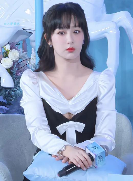 杨紫|30岁杨紫翻车？粉丝回踩喊话，别再动脸装小孩，网友：说的没错