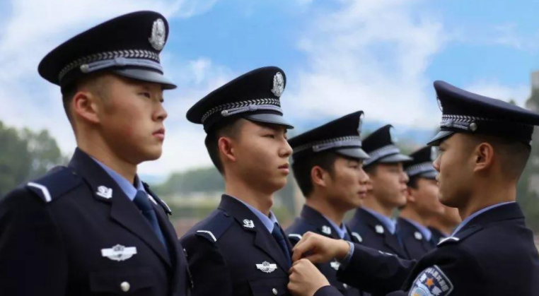 唐晶|新中国成立以来1.6万余名民警牺牲，警察这份职业是否属于高危职业？