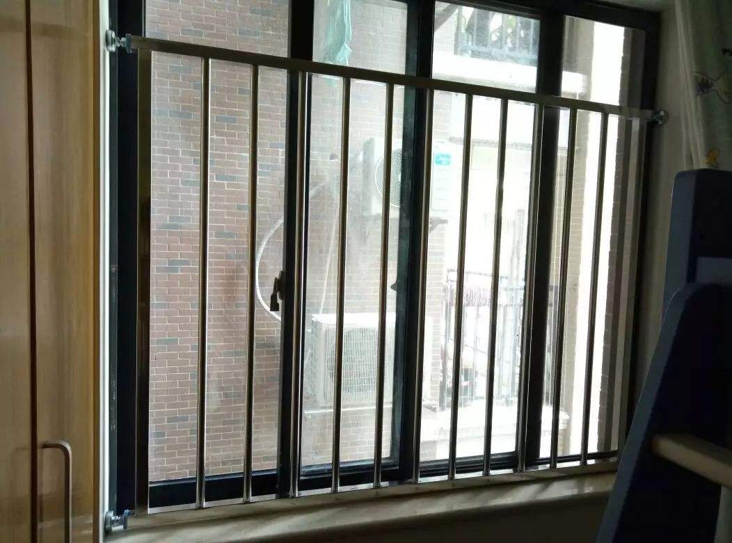 高层住宅窗户外要不要装护栏？