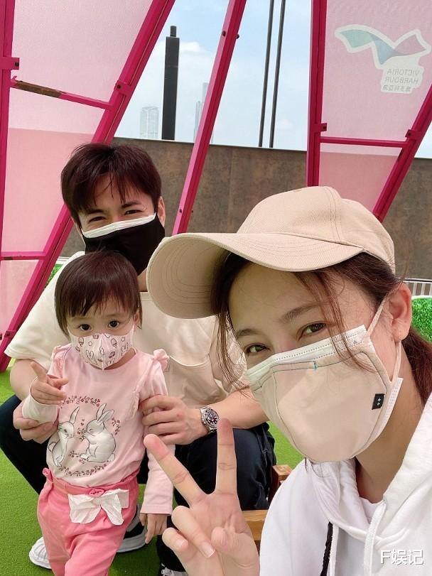 杨怡|杨怡分享与老公女儿游玩合影：不想再生，觉得照顾子女辛苦过拍戏