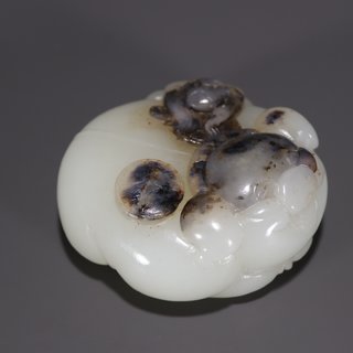 和田玉籽料|旧藏·和田玉籽料福猪雕件