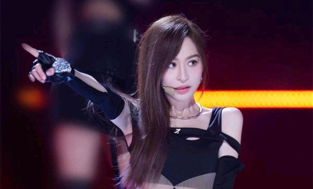 王心凌|王心凌靠情怀翻红,为什么陈慧娴周传雄等歌手靠情怀却不能翻红