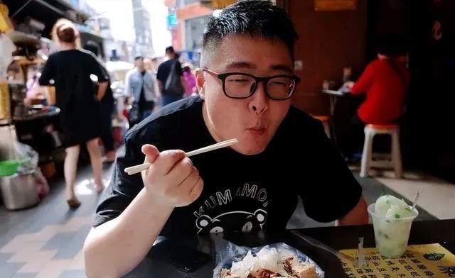 郝邵文|郝邵文直播带货过程中，被部分网友逼到发飙，黑粉称其老婆是二婚