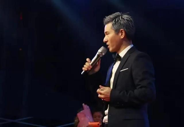 刘德华|“山寨刘德华”到处商演捞金，出场费高得吓人，派头超过本尊