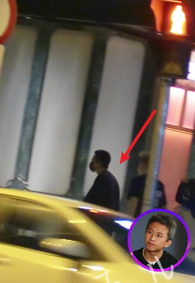 邓超|43岁邓超深夜聚会,满脸憔悴无精打采,弯腰驼背严重酷似张嘉益